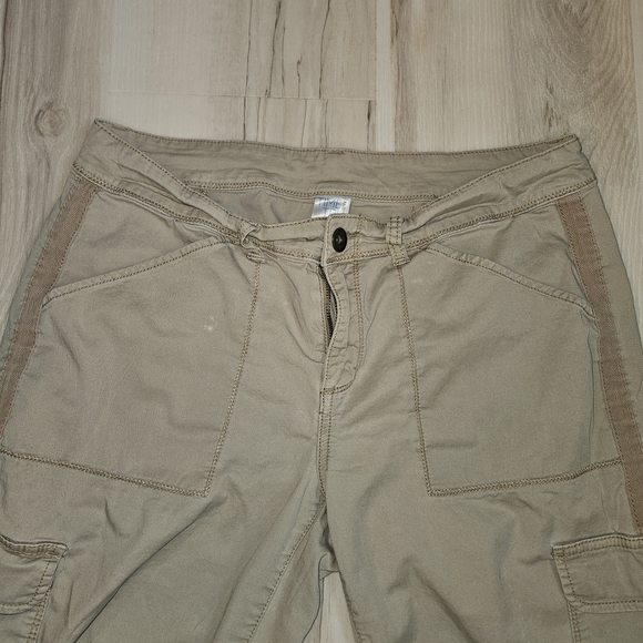 Time and Tru Beige Cargo Capri Pants Womens 12 Stretch Utility Casual Travel - Picture 5 of 10